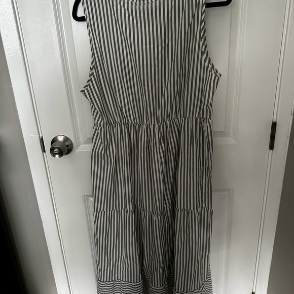 vertical stripe dress - Picture 2 of 3